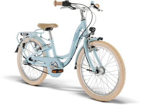 PUKY Skyride Classic är en ljusblå juniorcykel med genomstegsram designad för 6-åringar. Den har beige styre och sadel, ett bakre lastställ, LED-lyset fram- och bakljus som drivs av en dynamolampa, ljusbruna däck och ett kedjeskydd. 20-tumscykeln med tre växlar är avbildad i en tre fjärdedels vinkel mot en vanlig bakgrund.