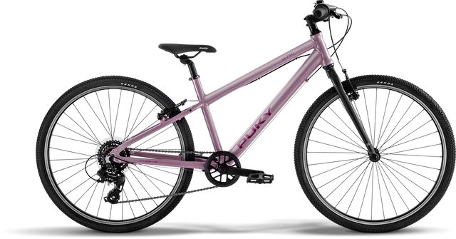 Den rosa Juniorcykel lättvikt från PUKY är en elegant Fury mountainbike för unga förare, utformad som en barncykel med svart styre och hjul. 26-tums Puky LS Pro-modellen har 8 växlar och är inställd mot en vanlig vit bakgrund.